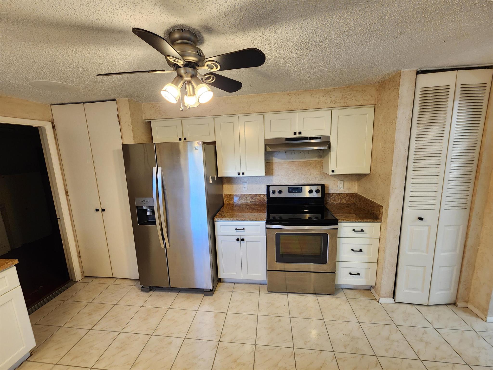 FOXWOOD ESTATES 2 OF LAKE - Residential