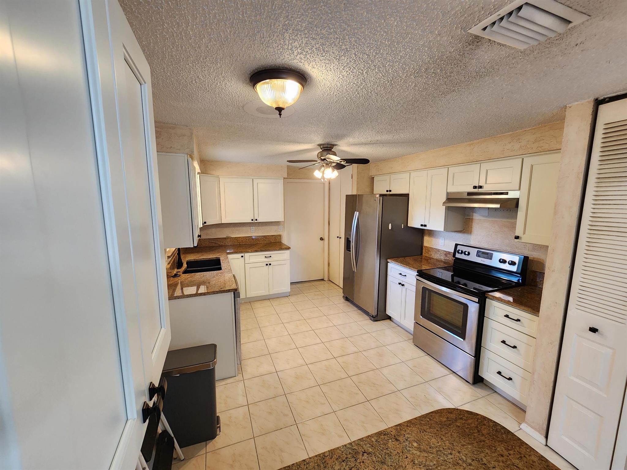FOXWOOD ESTATES 2 OF LAKE - Residential