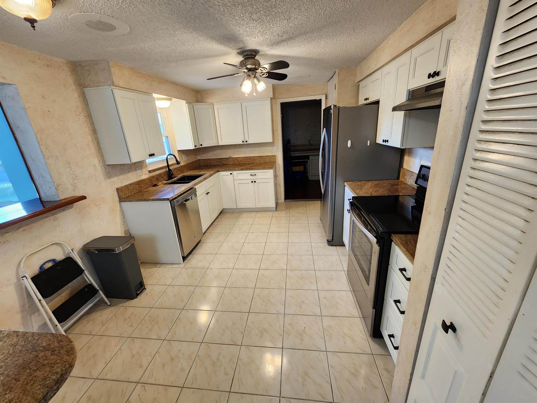 FOXWOOD ESTATES 2 OF LAKE - Residential