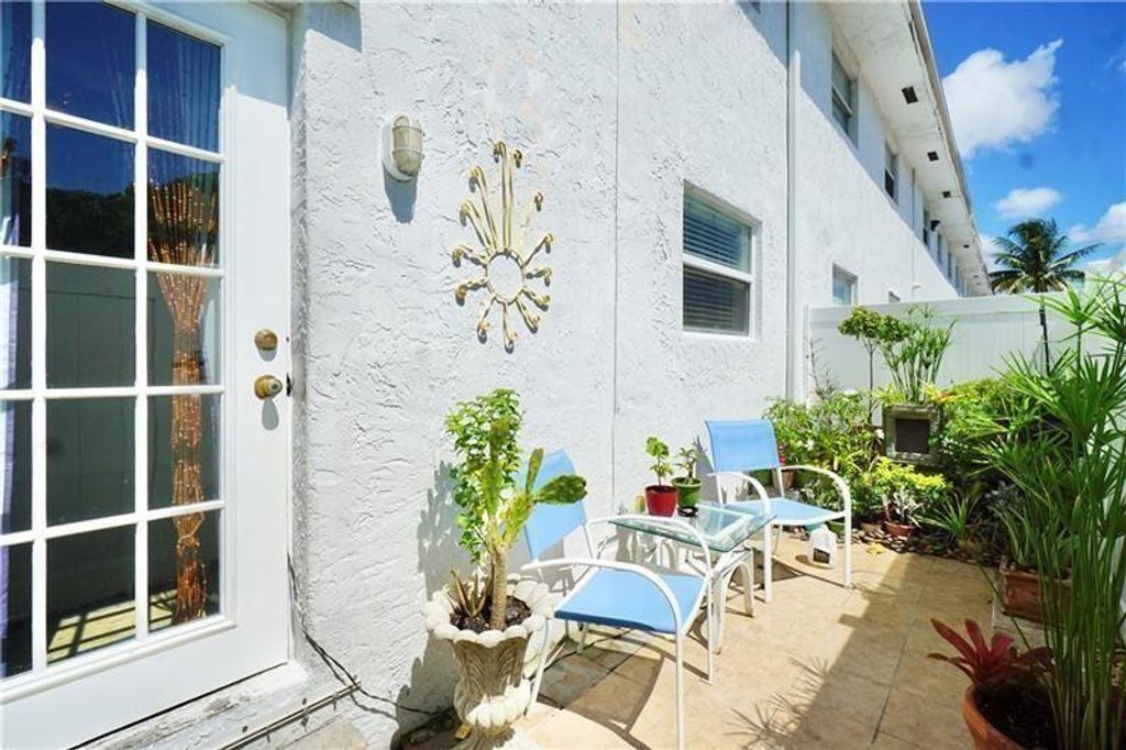 Photo of 1470 N Dixie Highway #11, Fort Lauderdale, FL 33304 (MLS # F10534447)