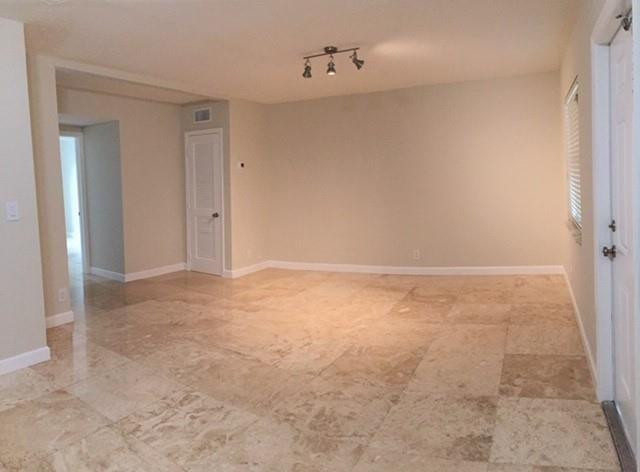 1470 N Dixie Highway 11