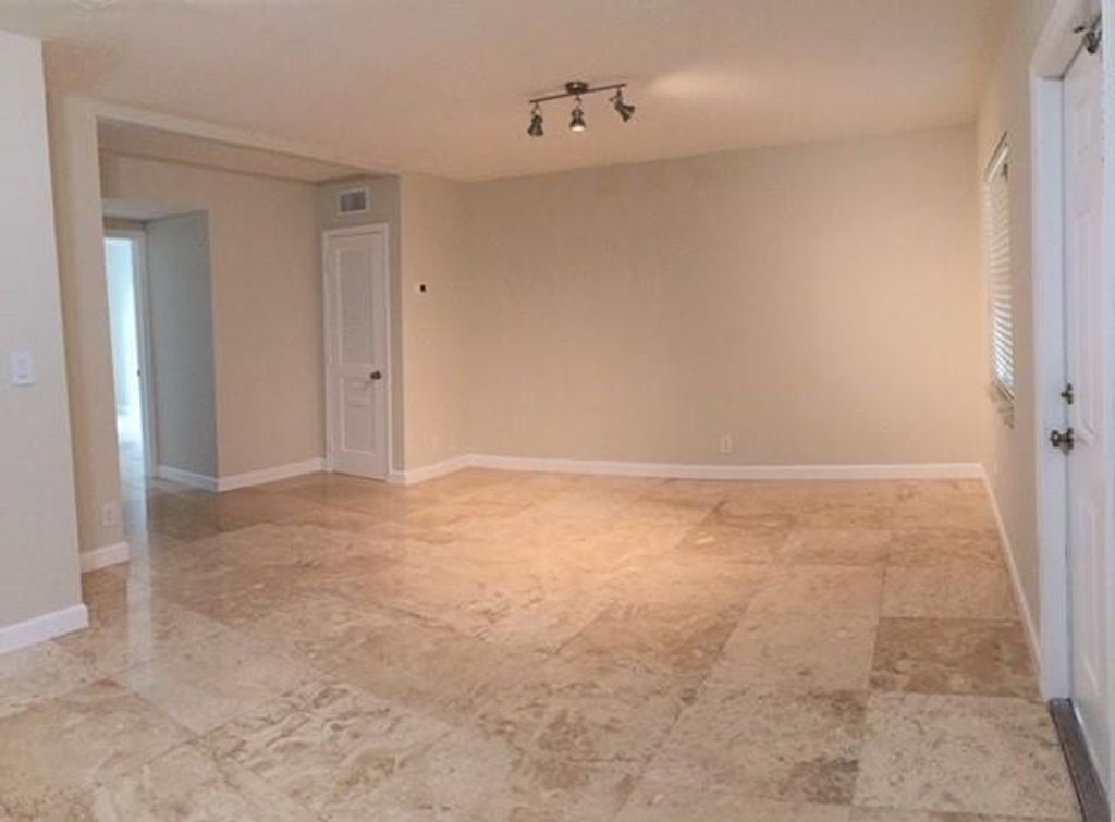 Photo of 1470 N Dixie Highway #11, Fort Lauderdale, FL 33304 (MLS # F10534447)