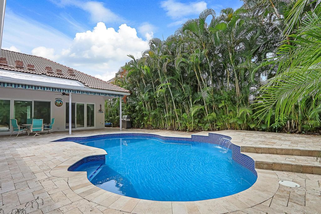 Photo of 159 Oakwood Lane, Palm Beach Gardens, FL 33410 (MLS # R10892432)