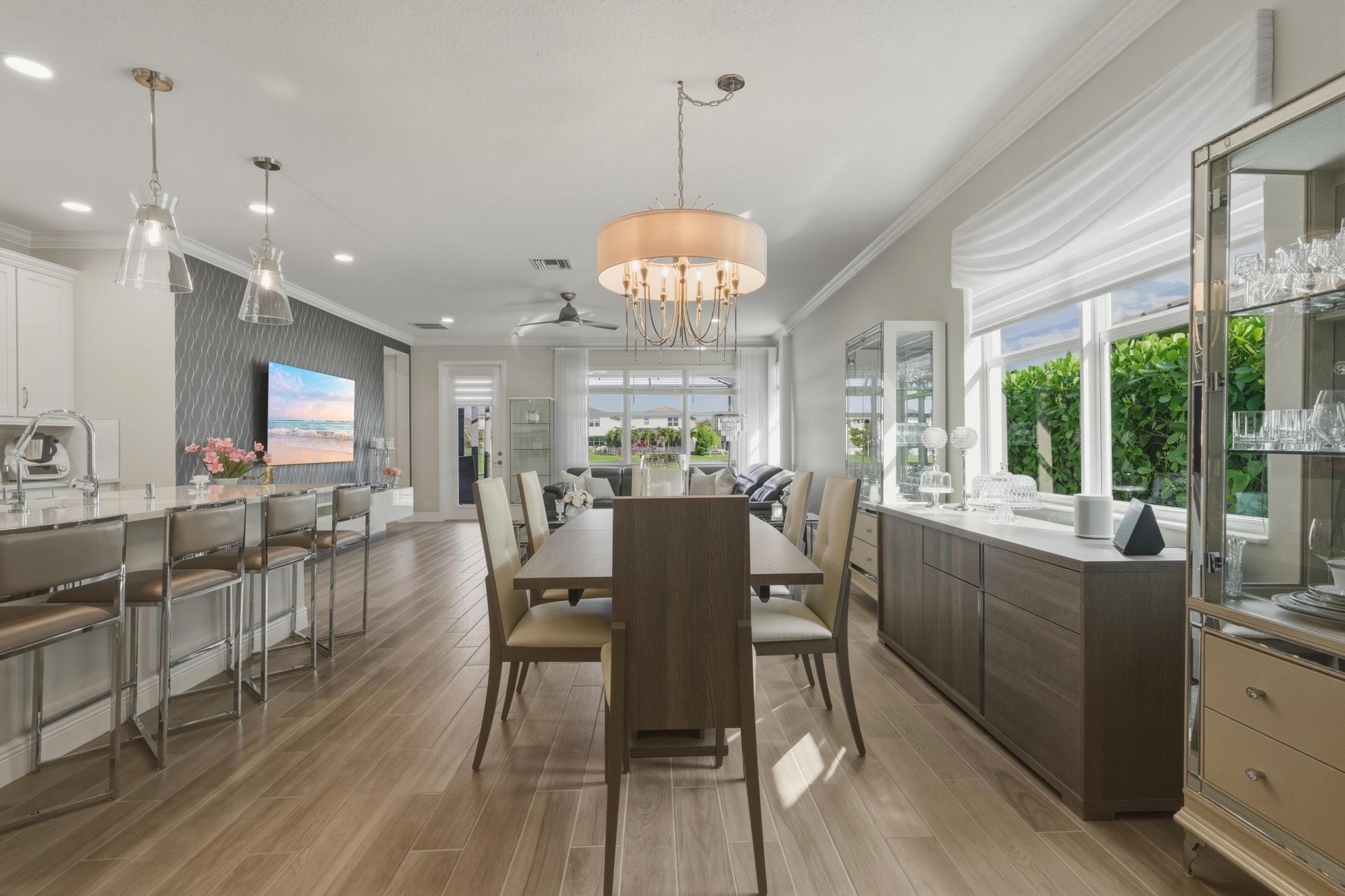 CRYSTAL LAKE 1ST SEC - Residential