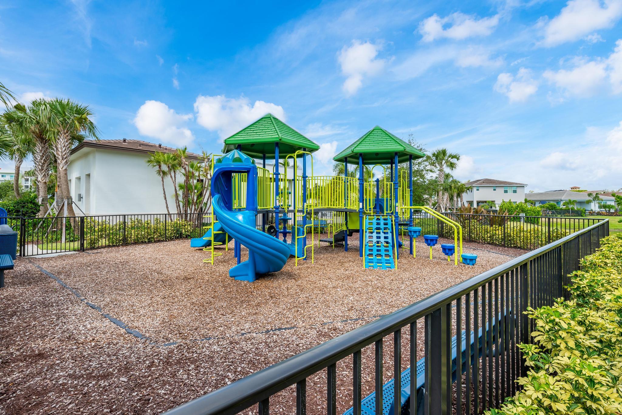 CRYSTAL LAKE 1ST SEC - Residential