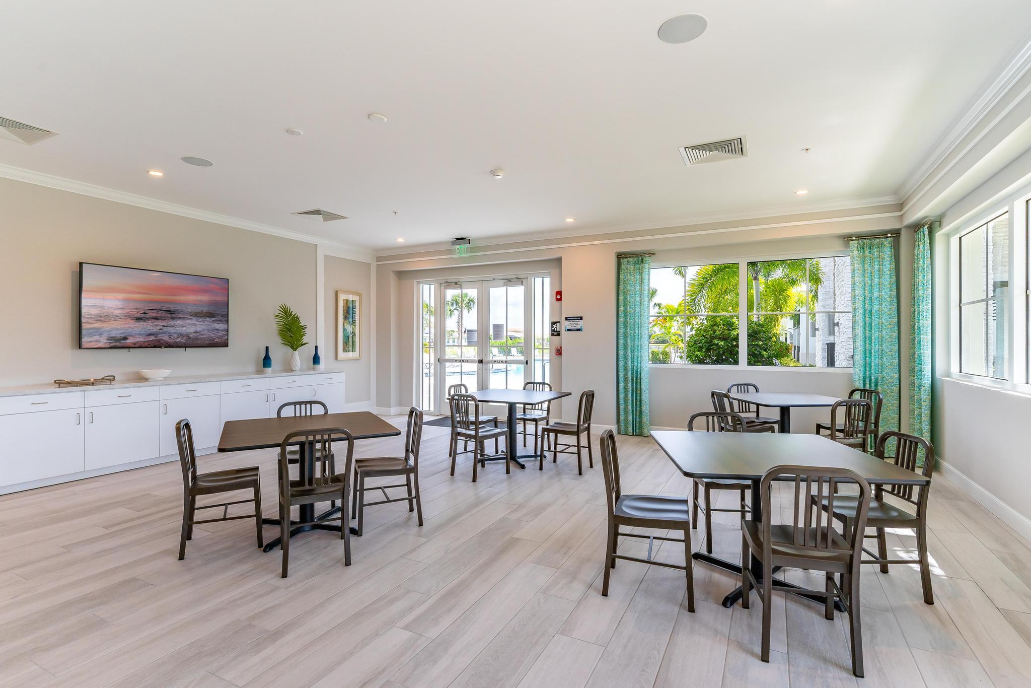 CRYSTAL LAKE 1ST SEC - Residential