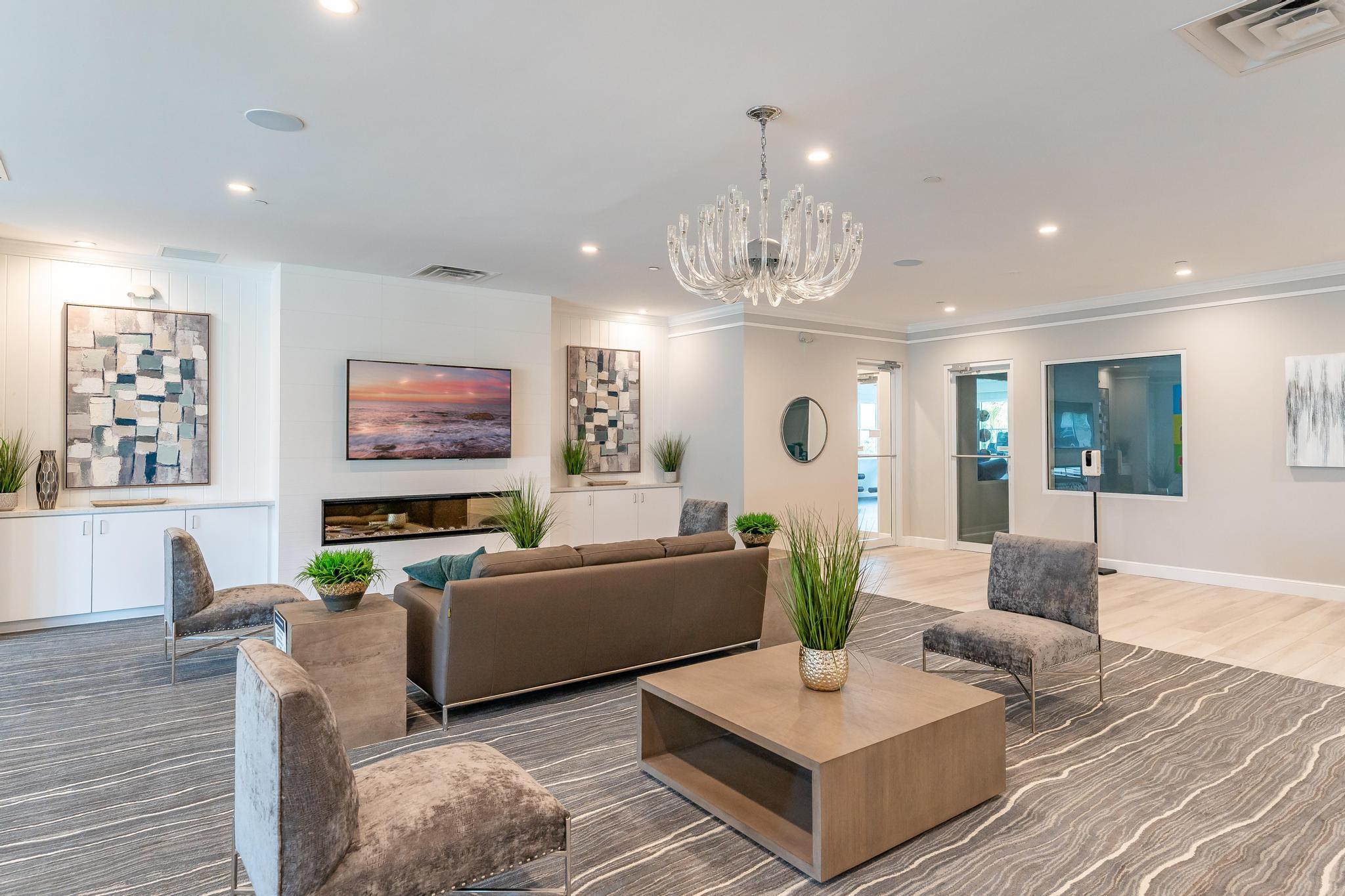 CRYSTAL LAKE 1ST SEC - Residential