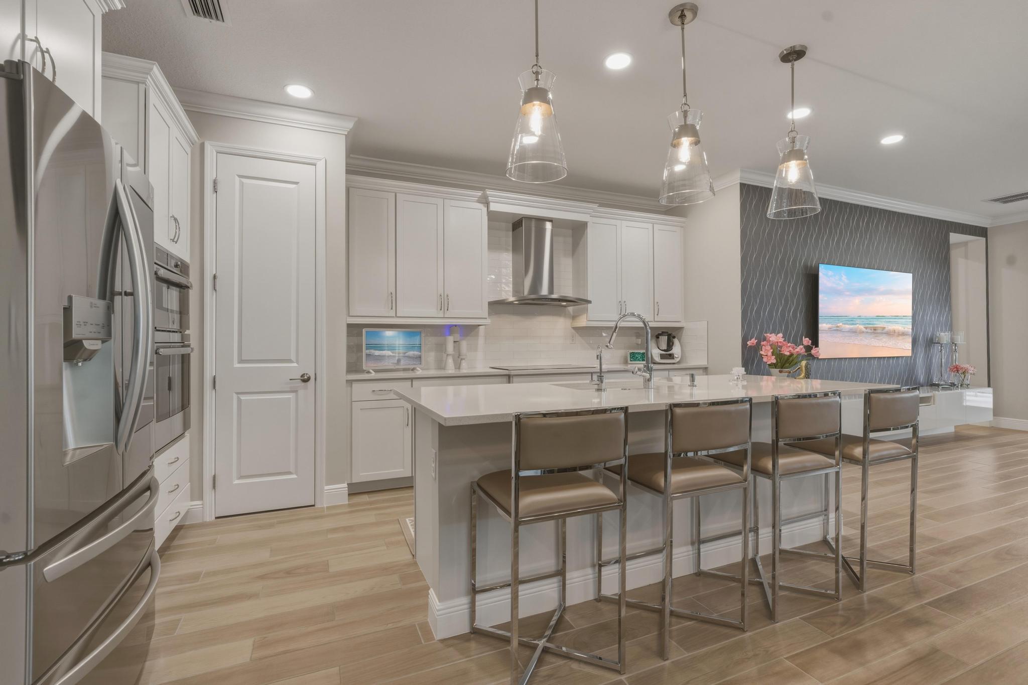 CRYSTAL LAKE 1ST SEC - Residential