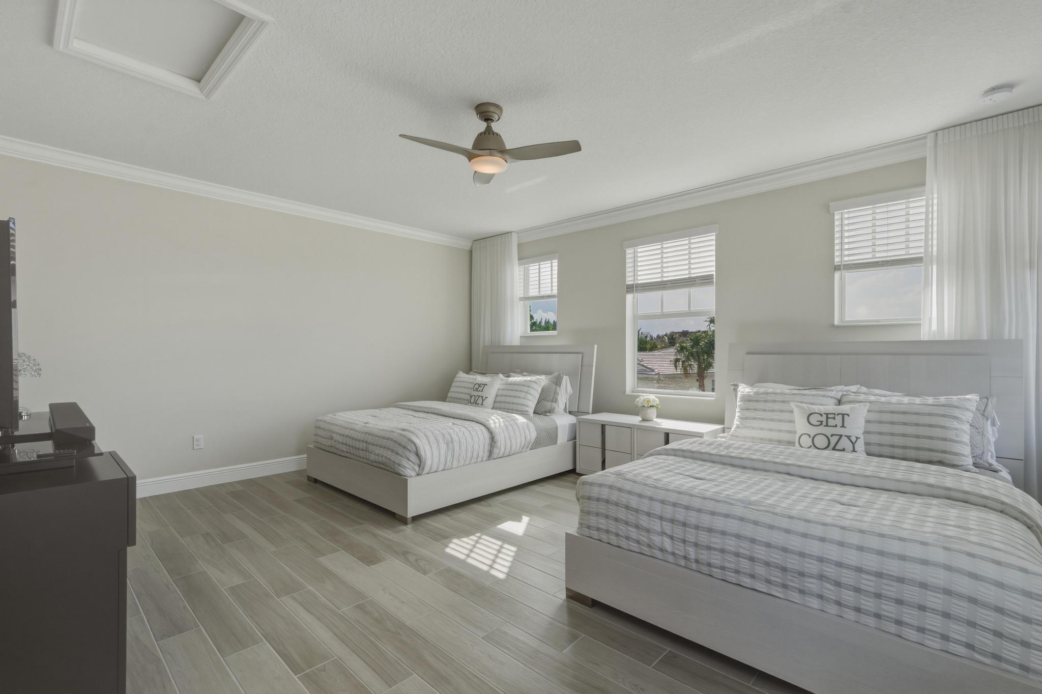 CRYSTAL LAKE 1ST SEC - Residential