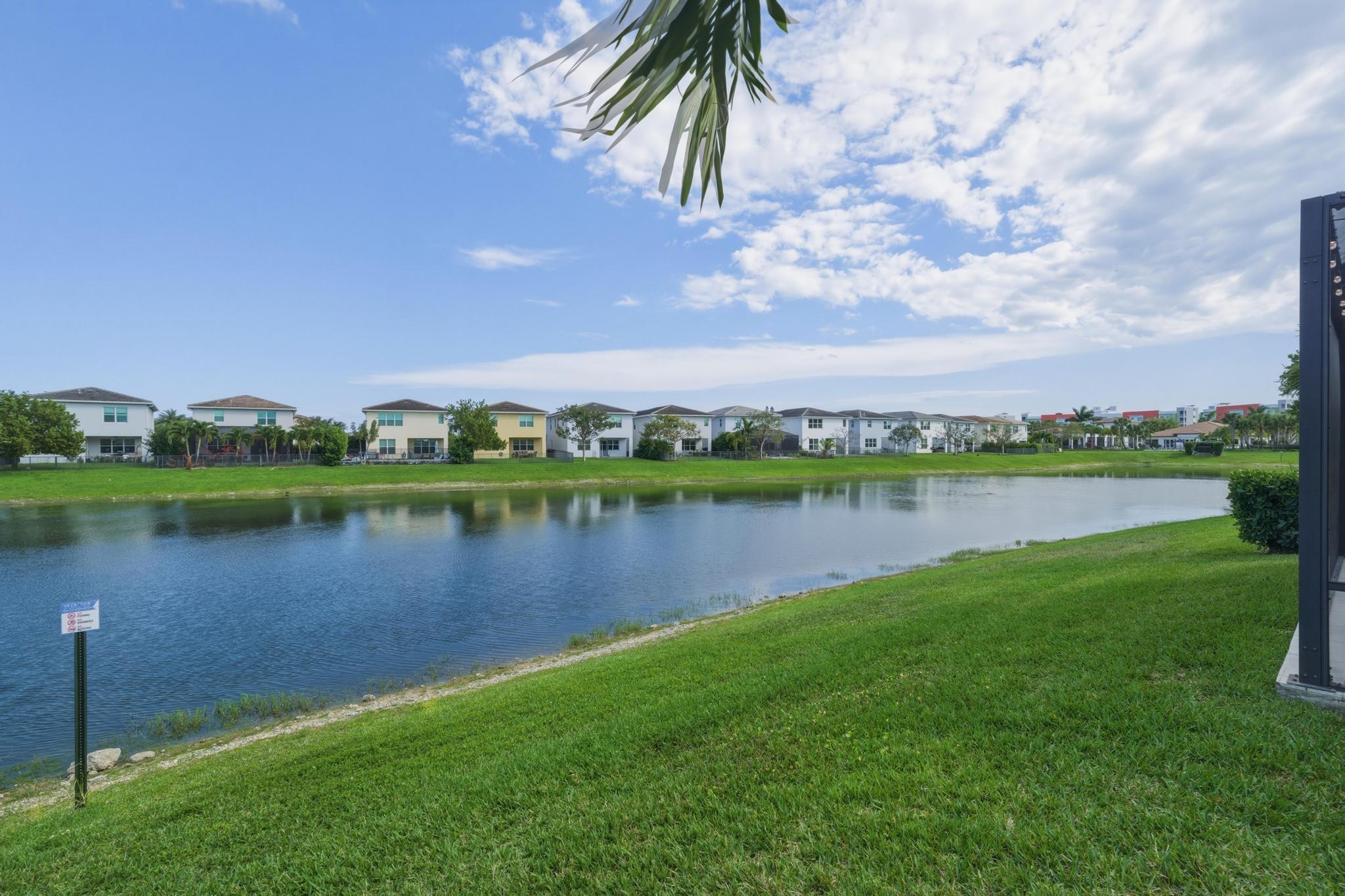 CRYSTAL LAKE 1ST SEC - Residential