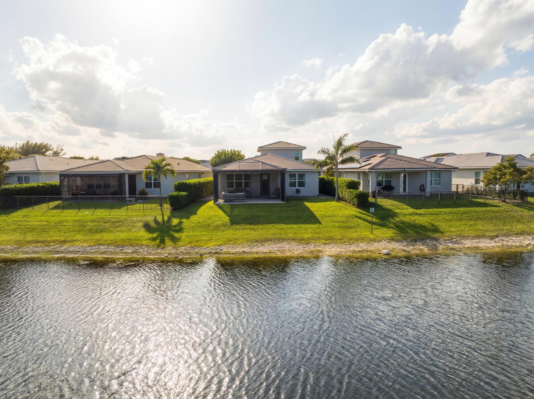 CRYSTAL LAKE 1ST SEC - Residential