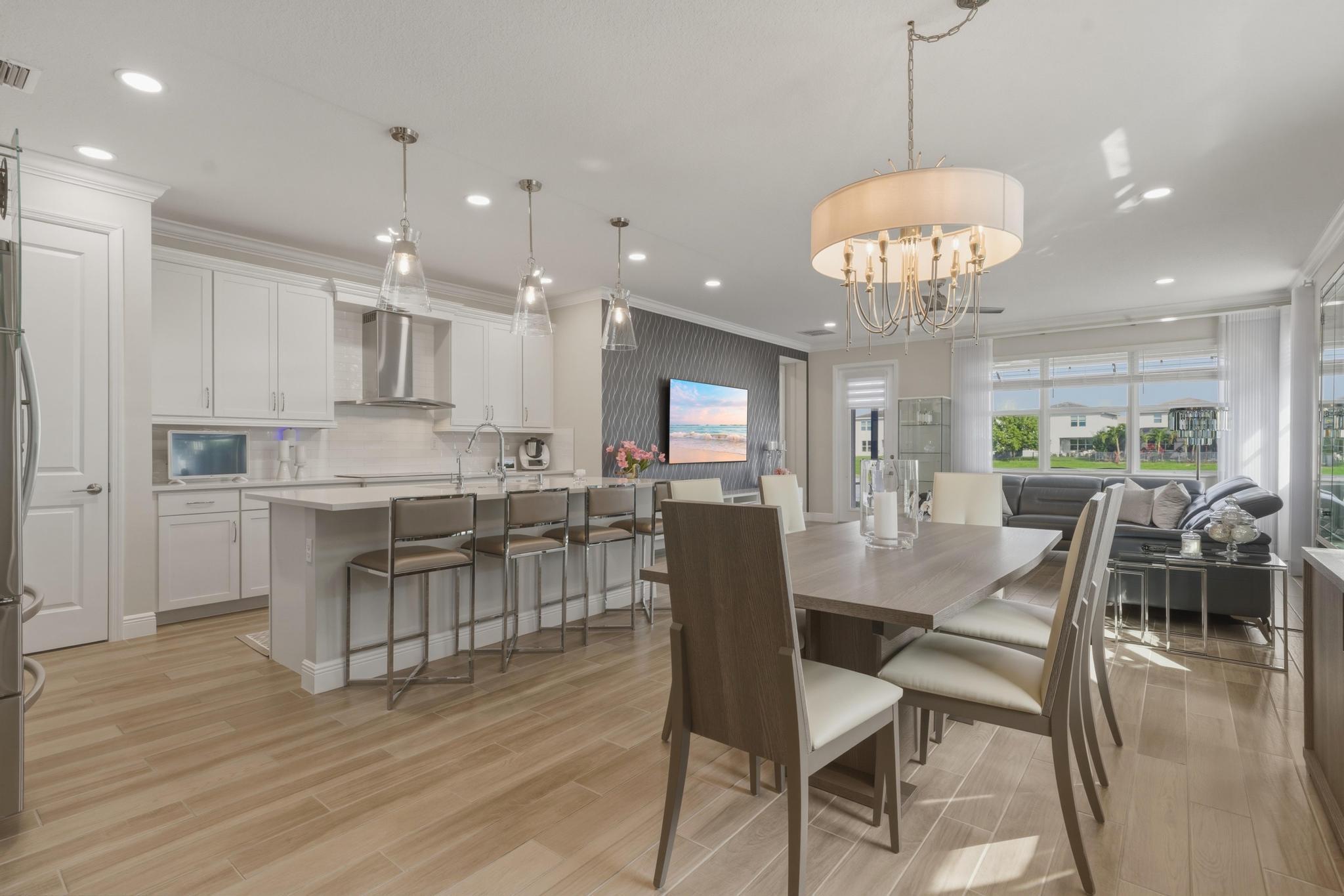 CRYSTAL LAKE 1ST SEC - Residential