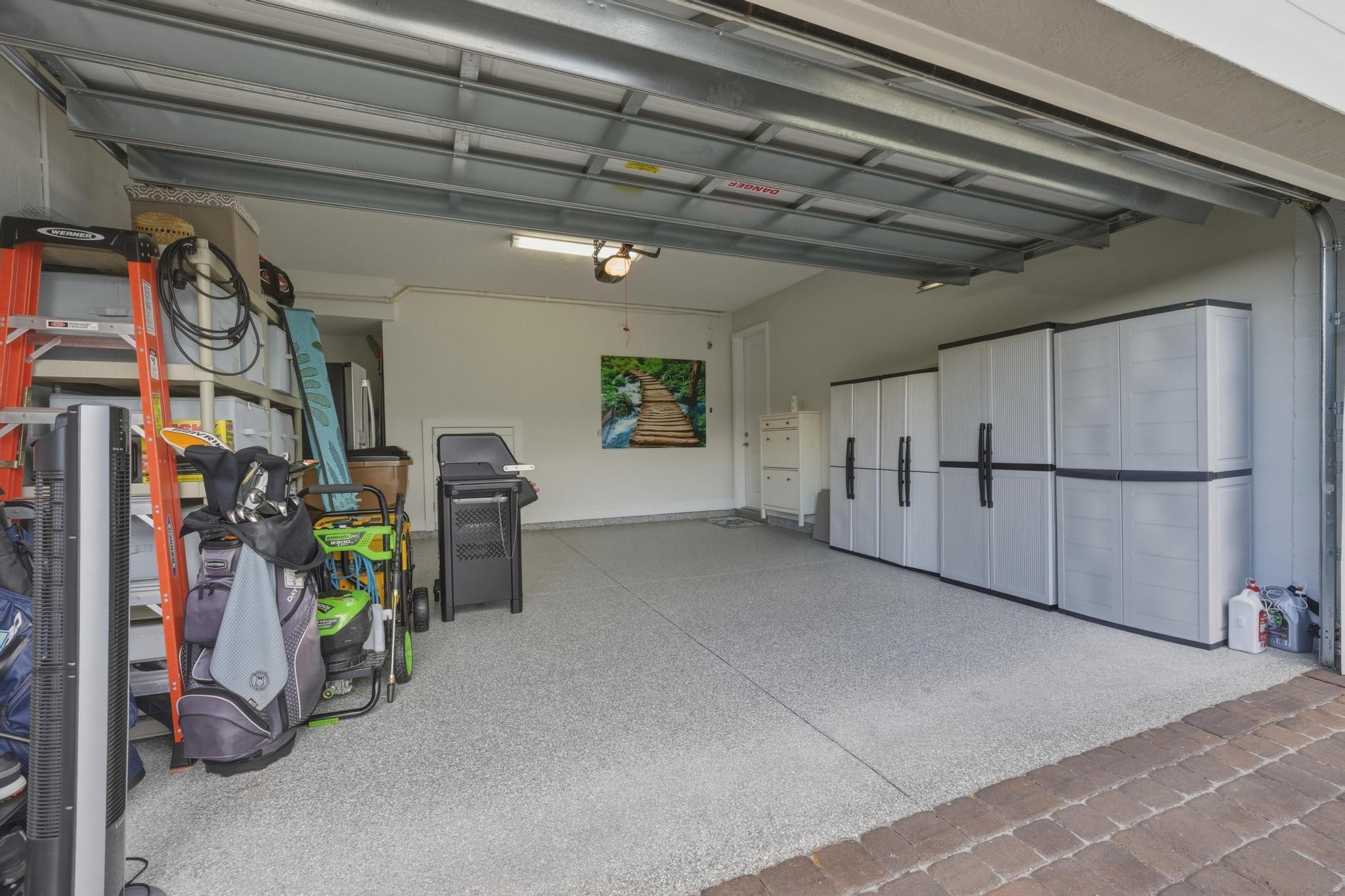 CRYSTAL LAKE 1ST SEC - Residential