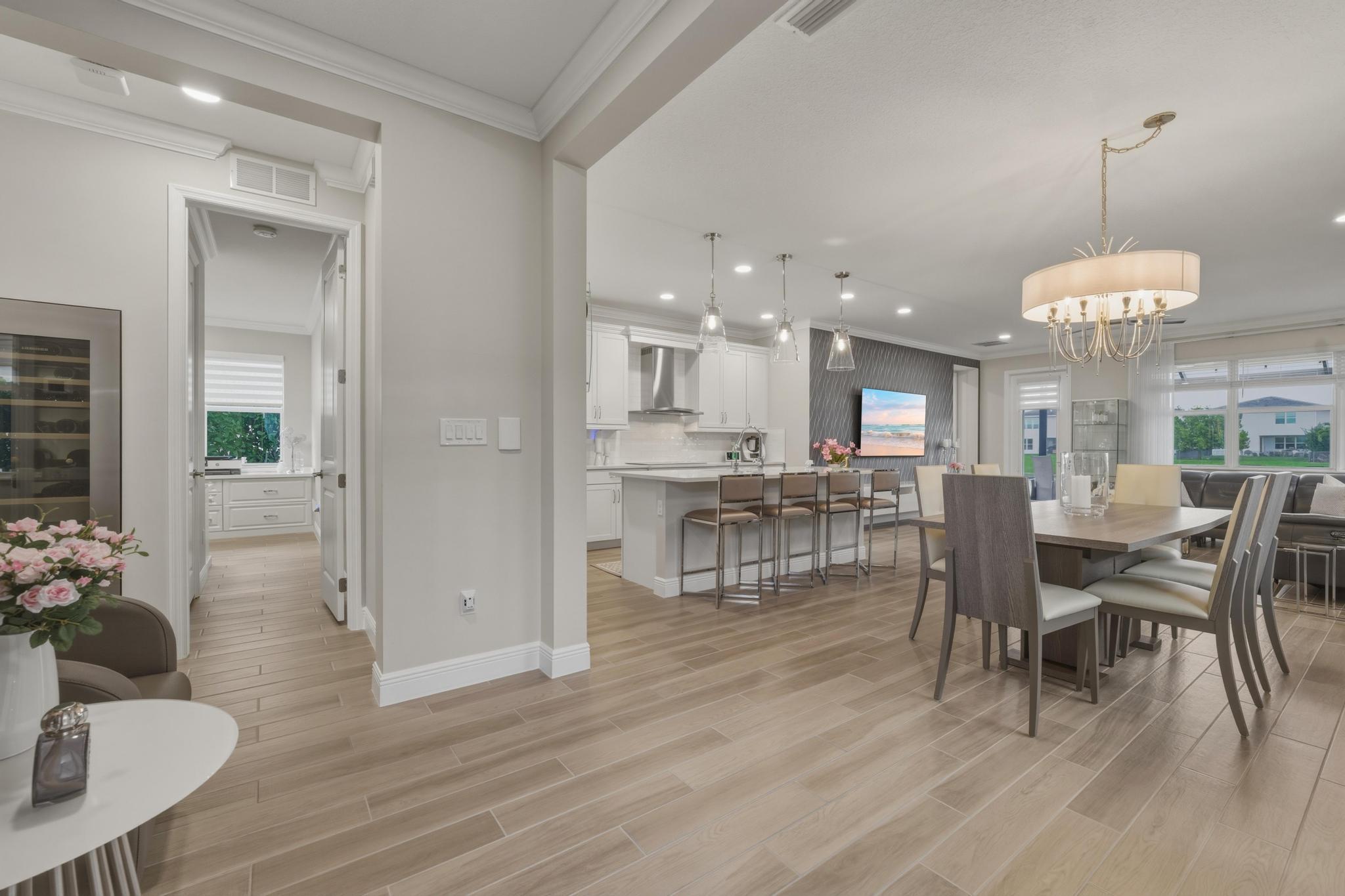 CRYSTAL LAKE 1ST SEC - Residential