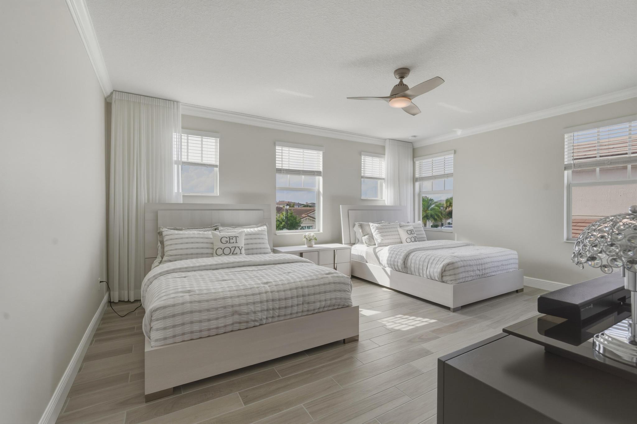 CRYSTAL LAKE 1ST SEC - Residential