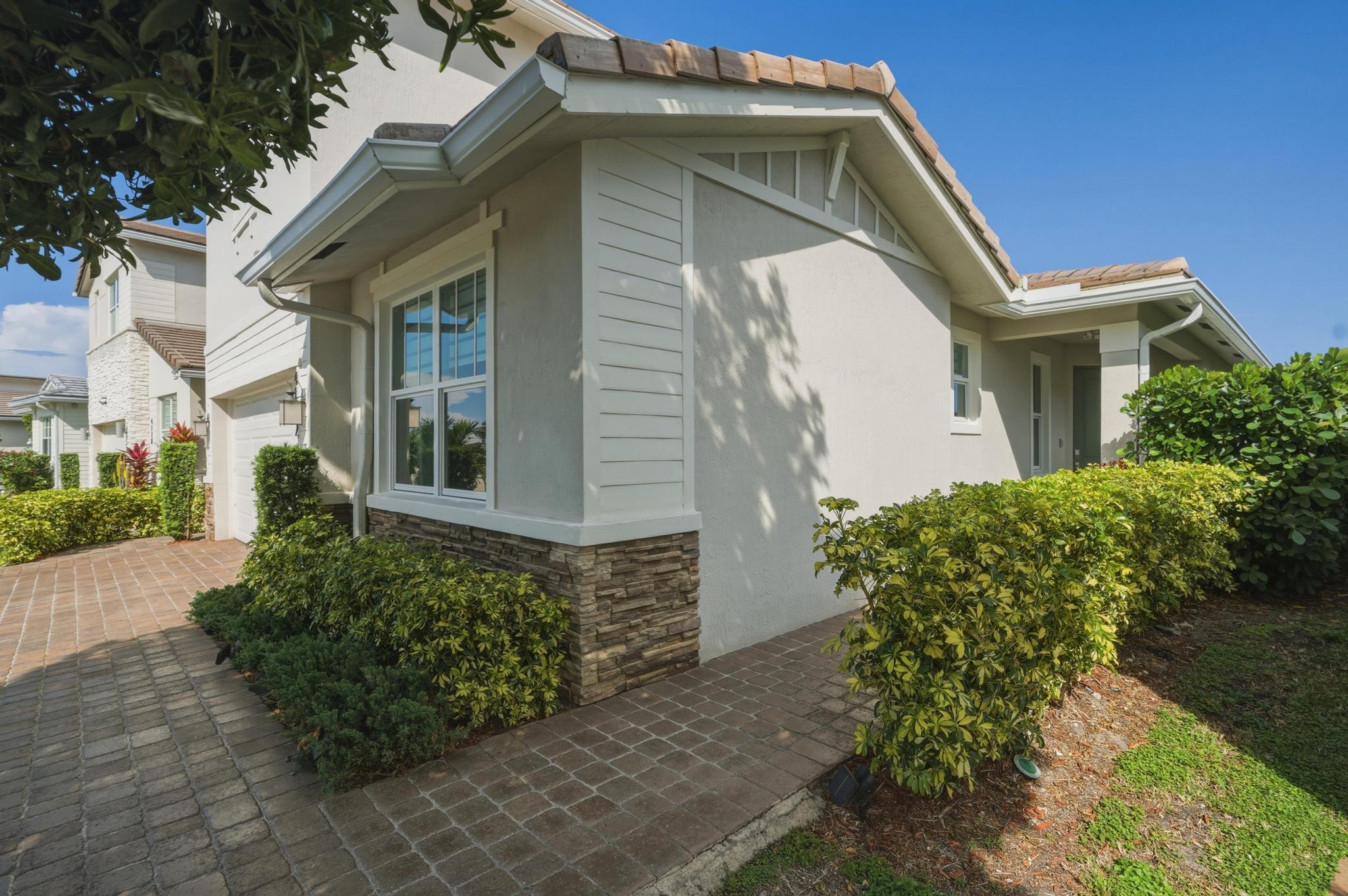 CRYSTAL LAKE 1ST SEC - Residential