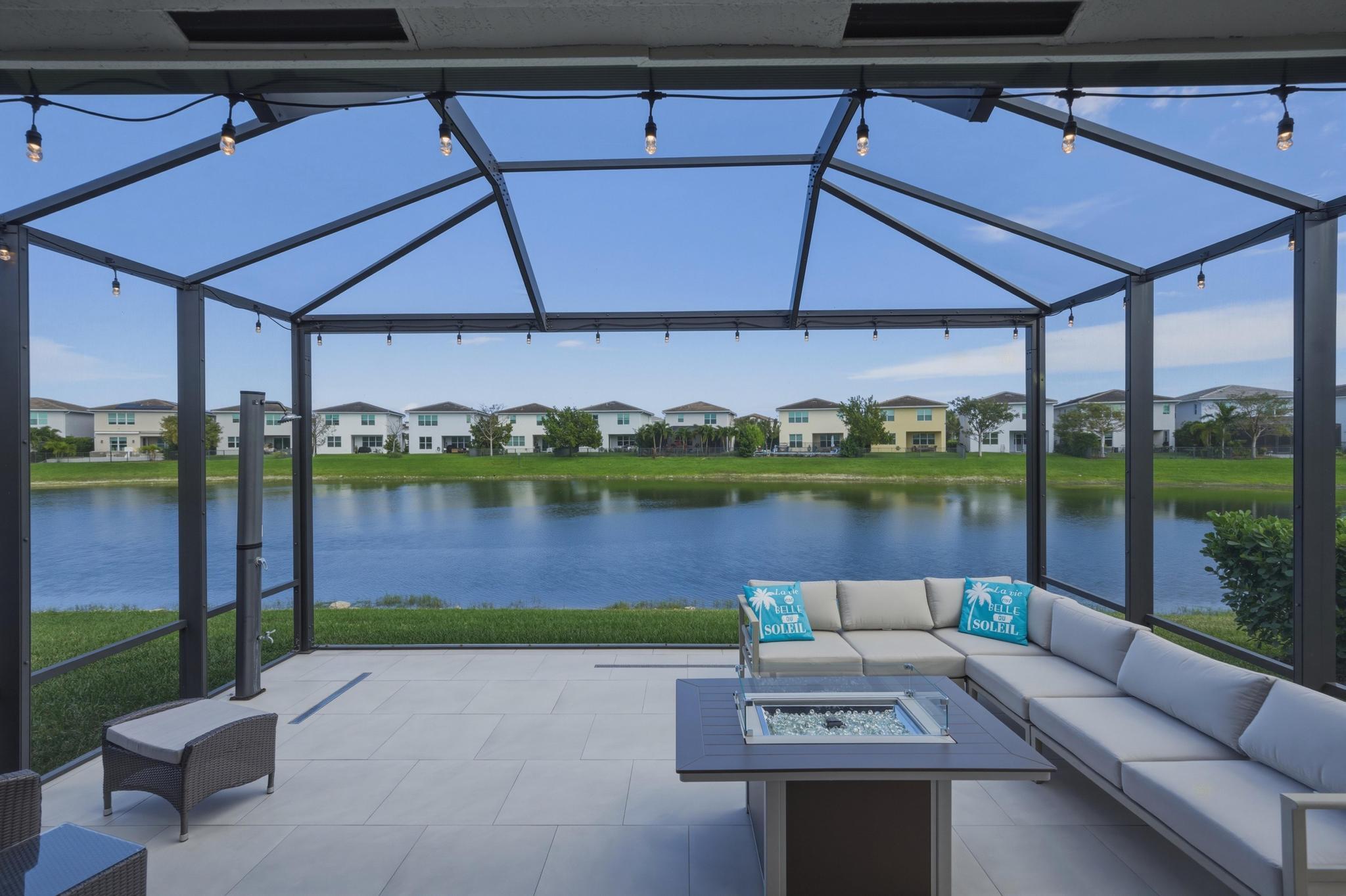 CRYSTAL LAKE 1ST SEC - Residential