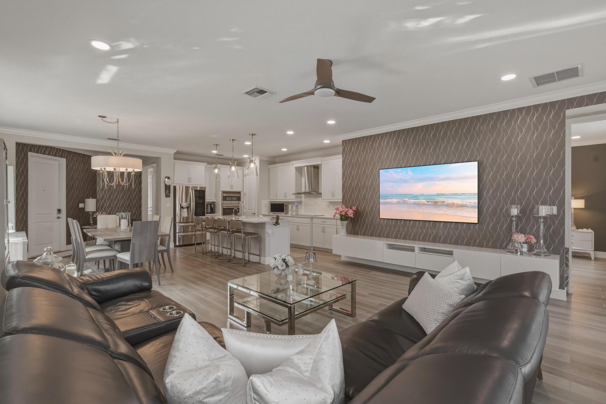 CRYSTAL LAKE 1ST SEC - Residential