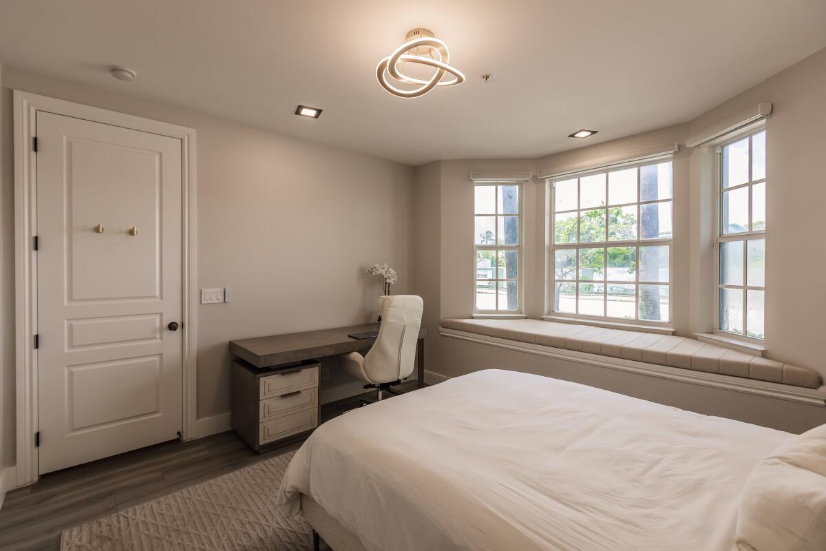 MALLORY SQUARE - Residential Lease