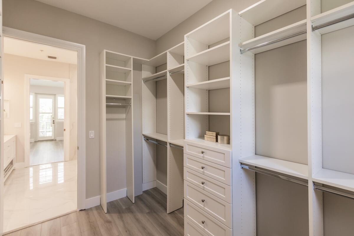 MALLORY SQUARE - Residential Lease