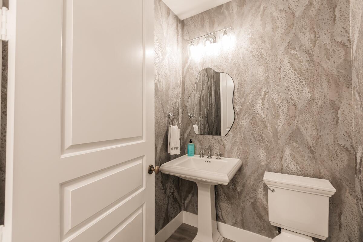 MALLORY SQUARE - Residential Lease