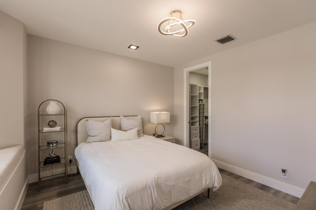 MALLORY SQUARE - Residential Lease