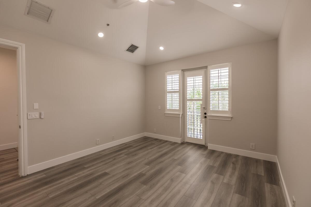 MALLORY SQUARE - Residential Lease
