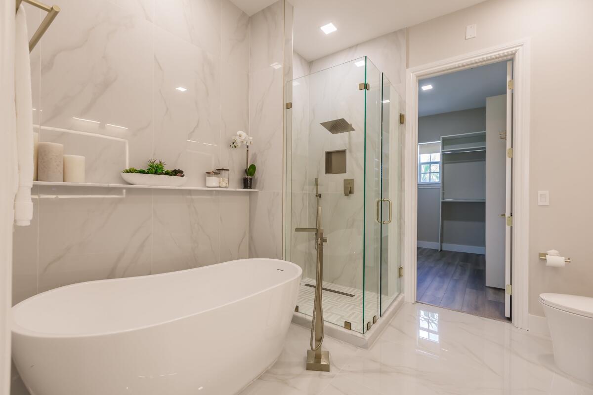 MALLORY SQUARE - Residential Lease