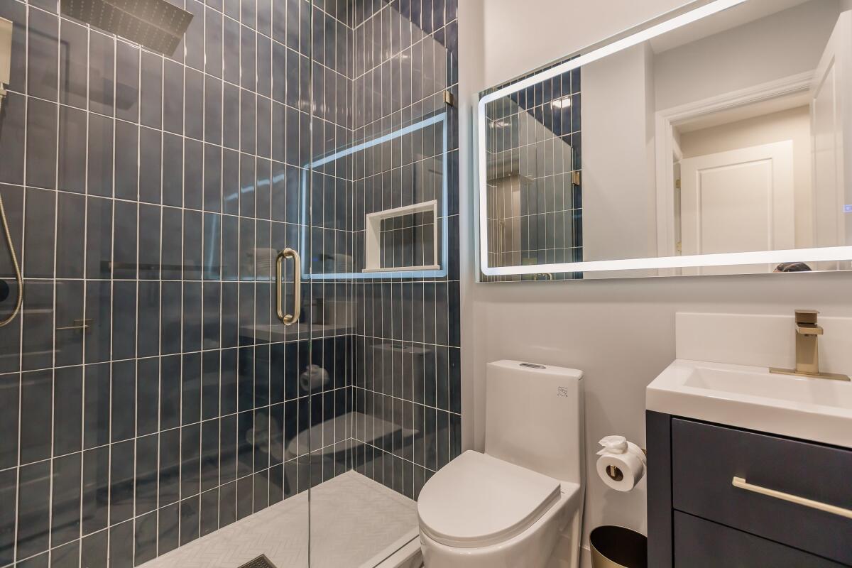 MALLORY SQUARE - Residential Lease