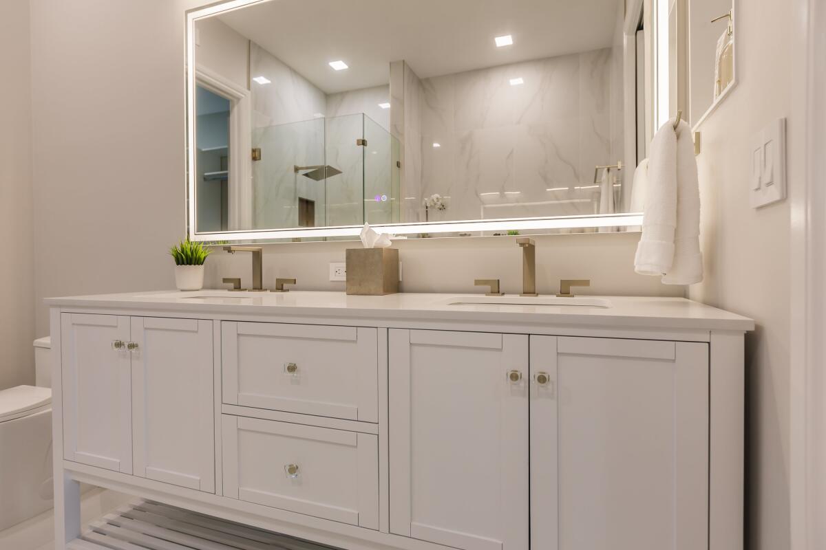 MALLORY SQUARE - Residential Lease