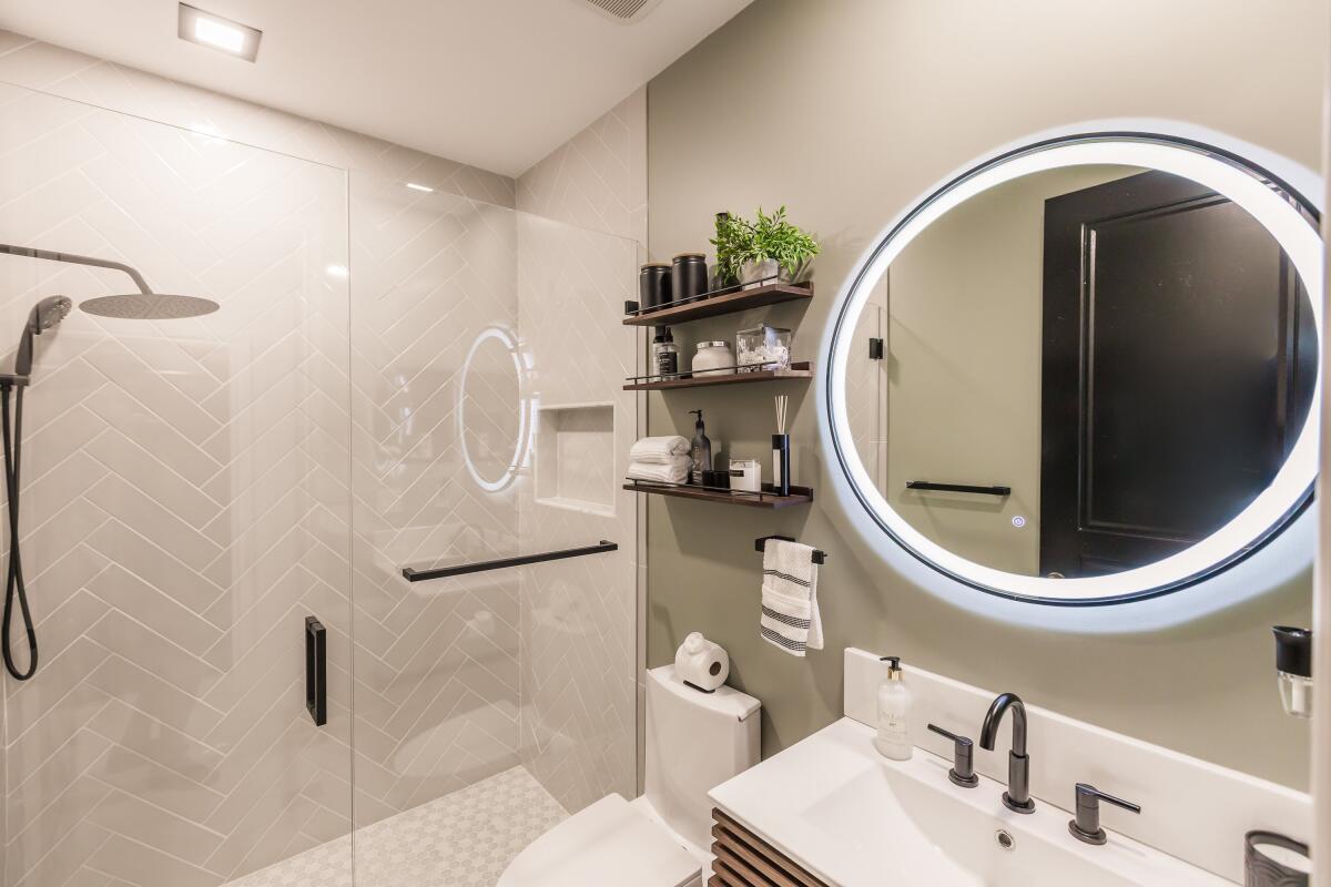 MALLORY SQUARE - Residential Lease