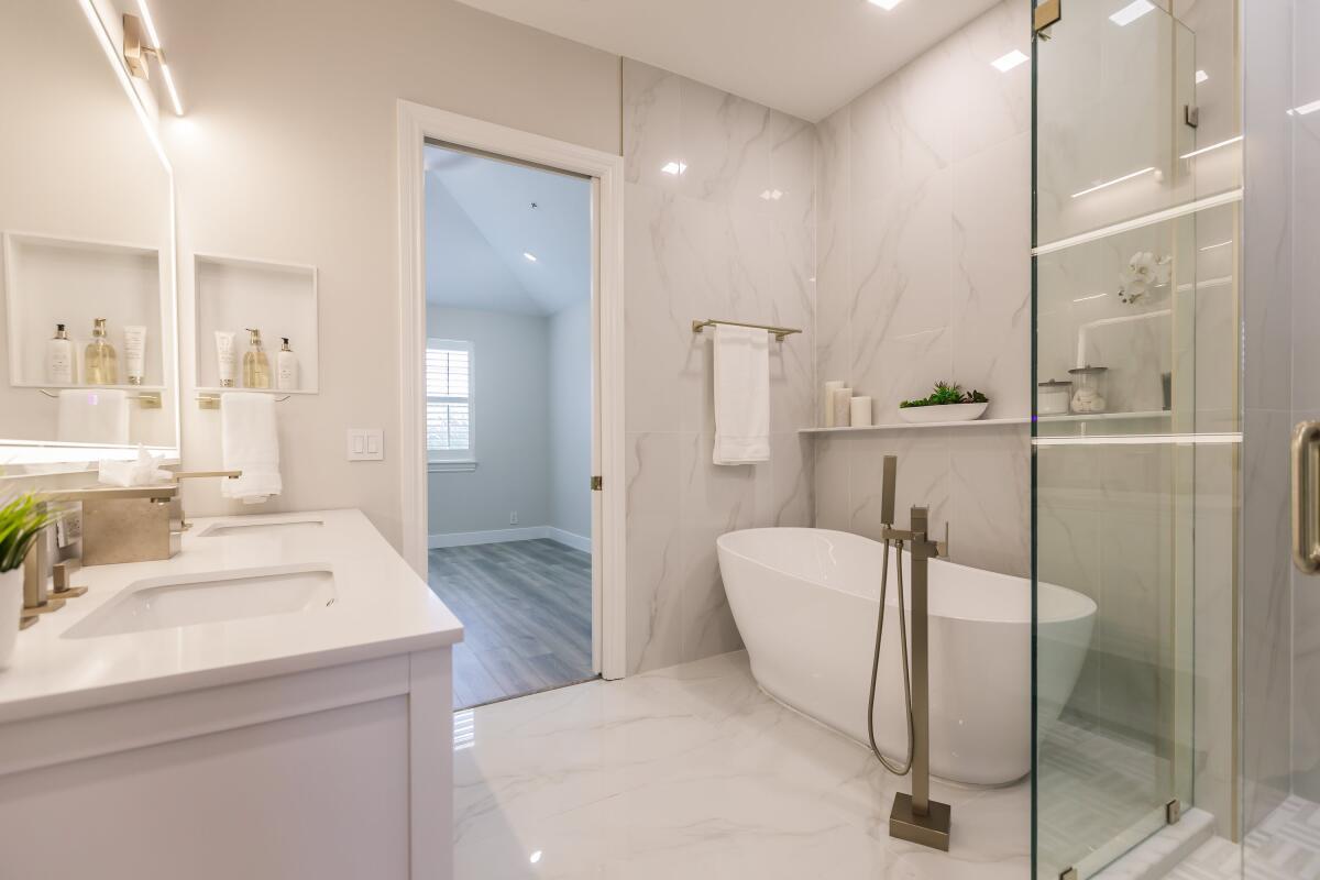 MALLORY SQUARE - Residential Lease