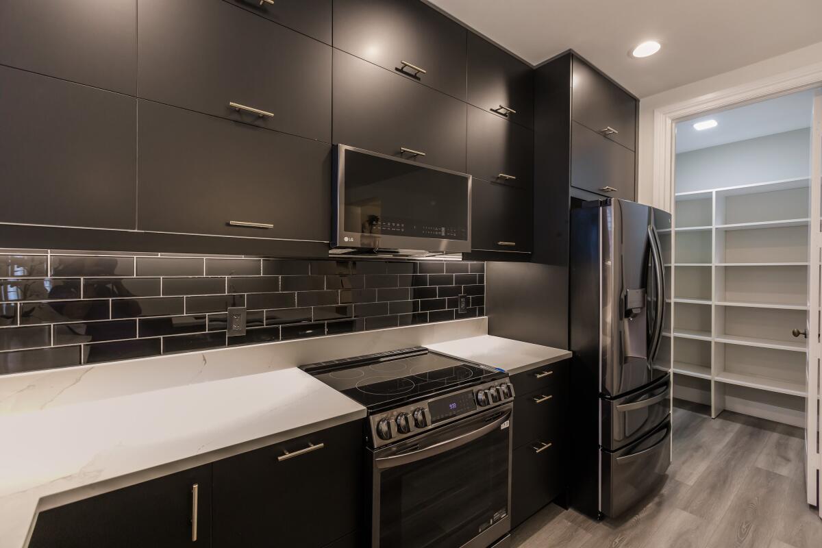 MALLORY SQUARE - Residential Lease