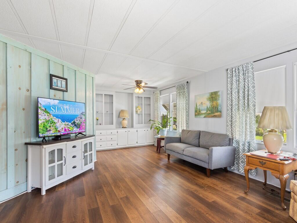 Pinelake Village Mobile Home Park - Residential