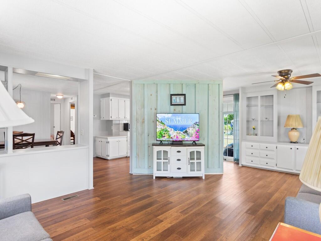 Pinelake Village Mobile Home Park - Residential