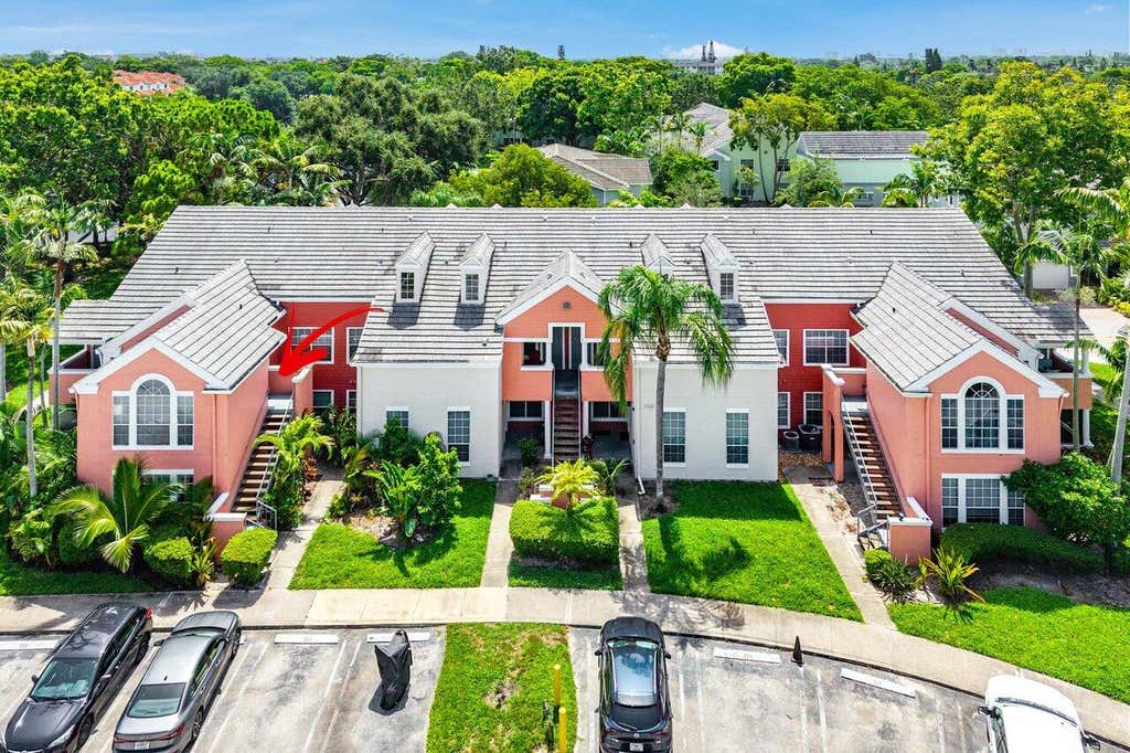 Photo of 1345 Crystal Way #B, Delray Beach, FL 33444 (MLS # B26051148)