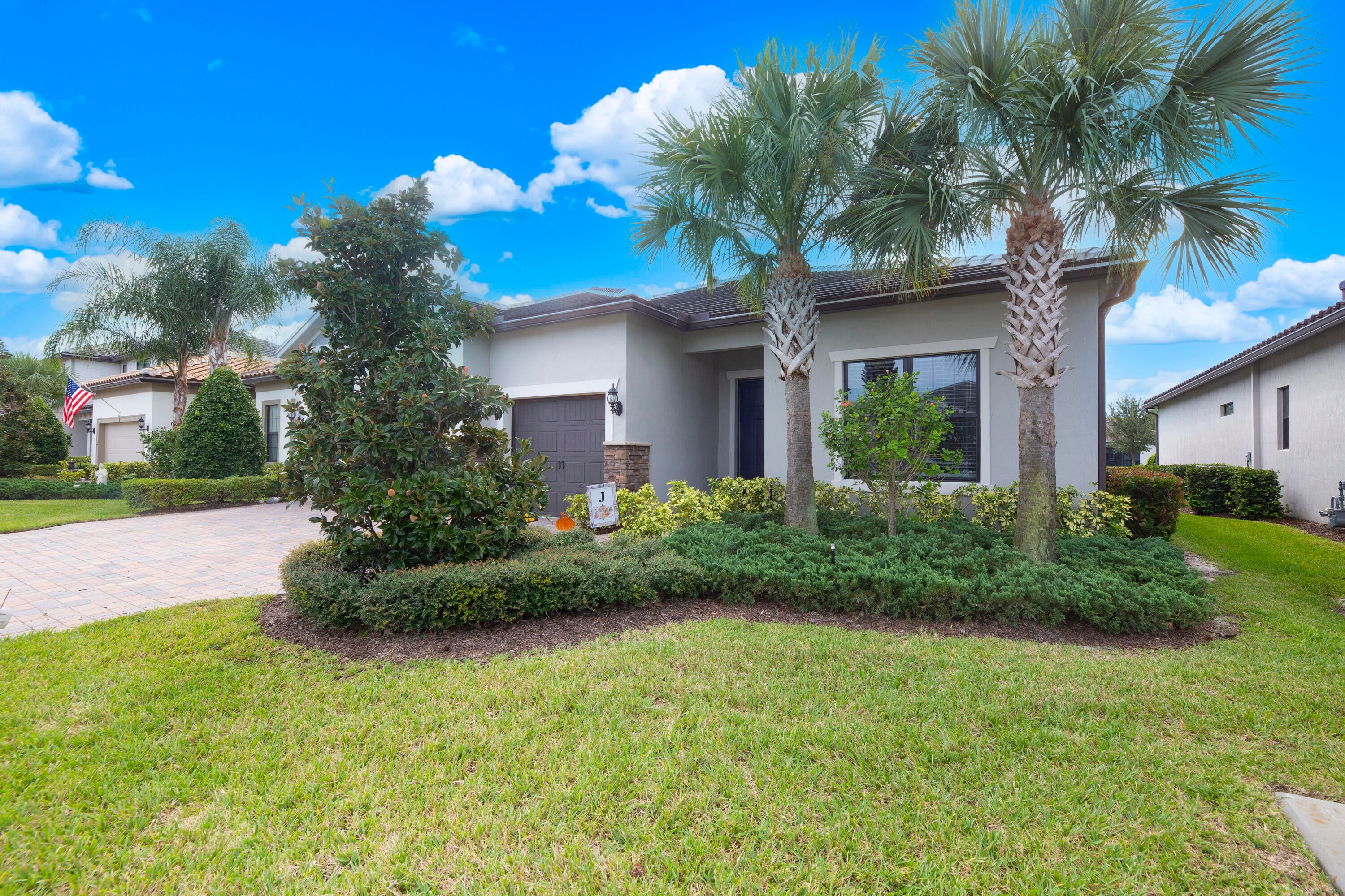 652 SE BOBOLI Way