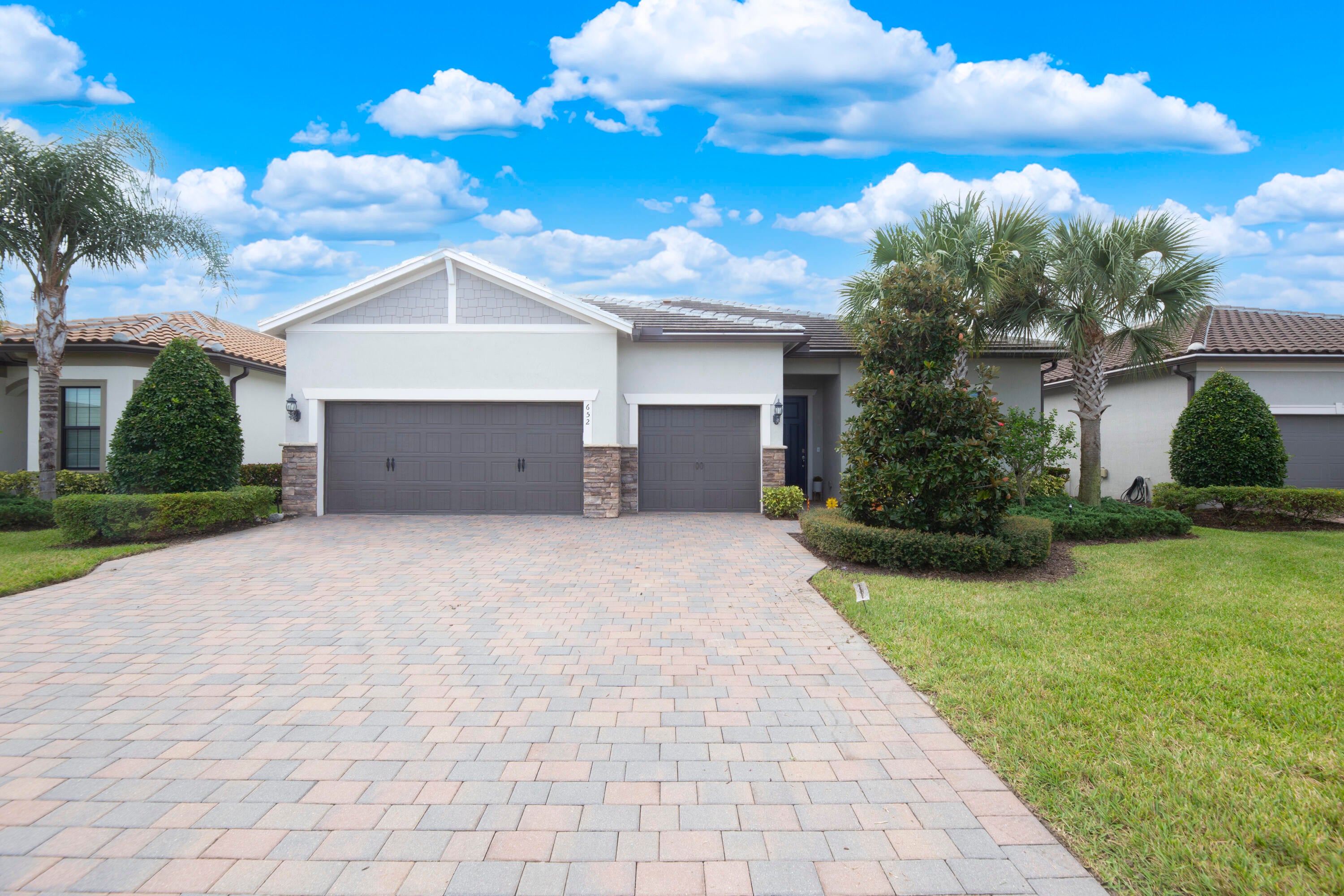 652 SE BOBOLI Way