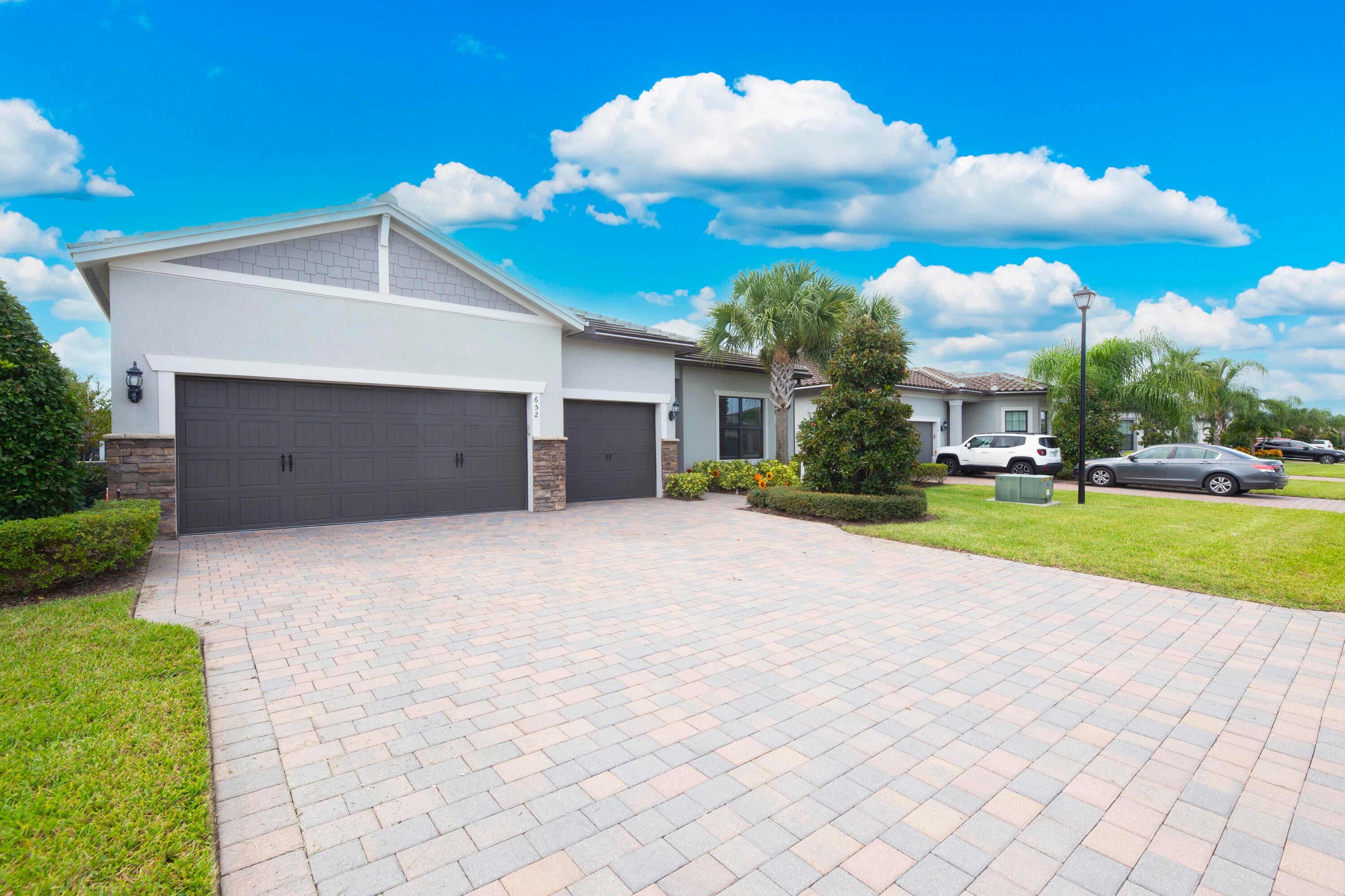 652 SE BOBOLI Way