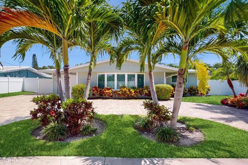 Photo of 200 SW 6th Avenue, Boca Raton, FL 33486 (MLS # R11022911)
