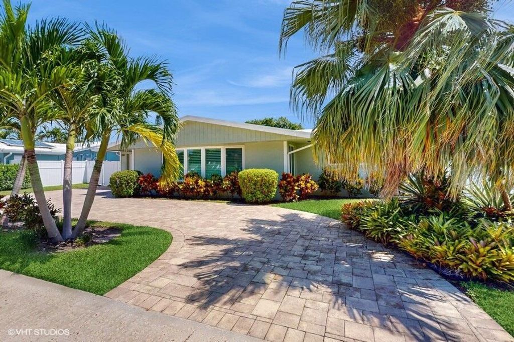 Photo of 200 SW 6th Avenue, Boca Raton, FL 33486 (MLS # R11022911)