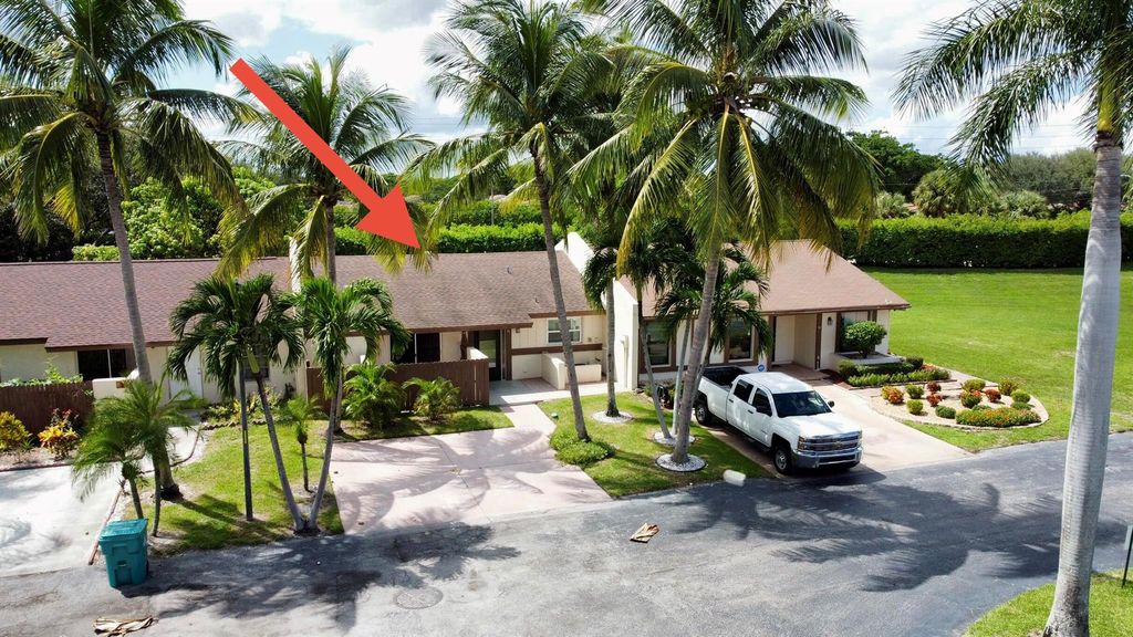 Photo of 21 Chelsea Lane, Boynton Beach, FL 33426 (MLS # R11126454)