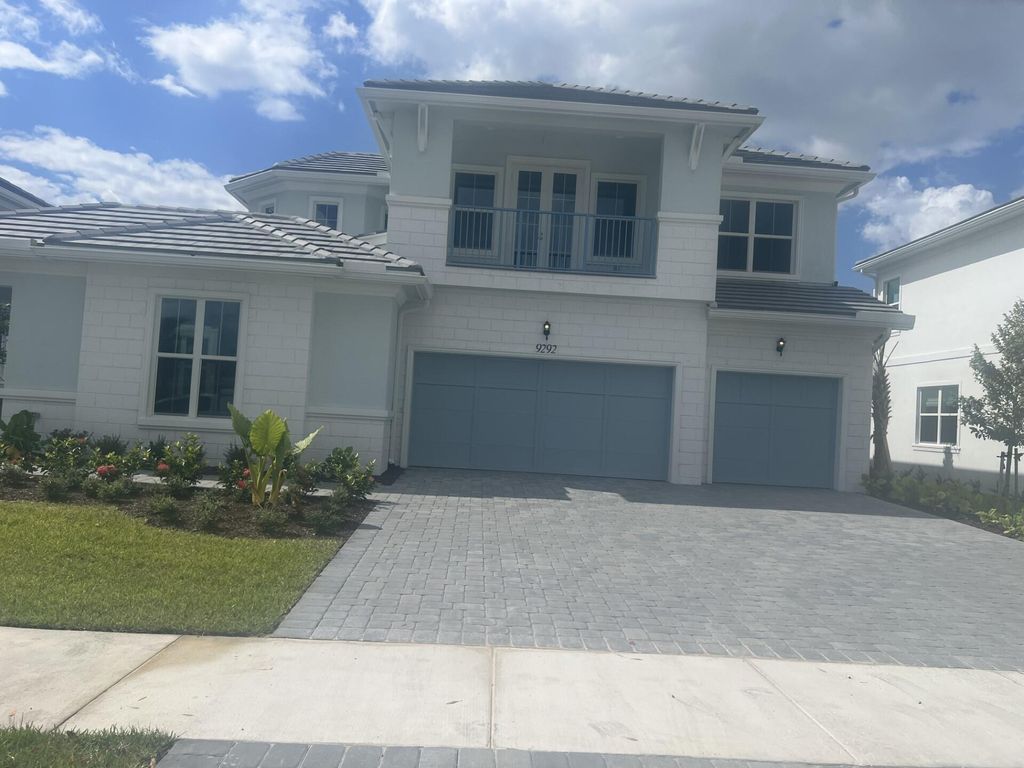 Photo of 9292 Crestview Circle, Palm Beach Gardens, FL 33412 (MLS # R10915043)