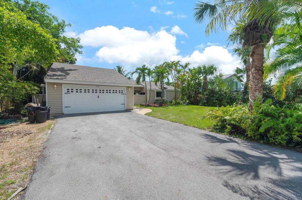 Photo of 5110 Sunset Boulevard, Fort Pierce, FL 34982 (MLS # R11014277)