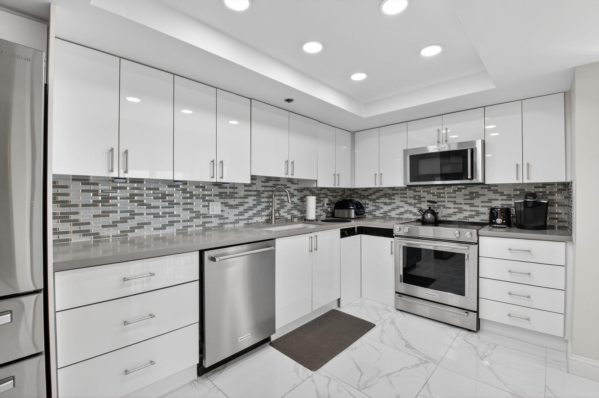 LAKEWOOD MID-RISE BOCA WEST - Residential