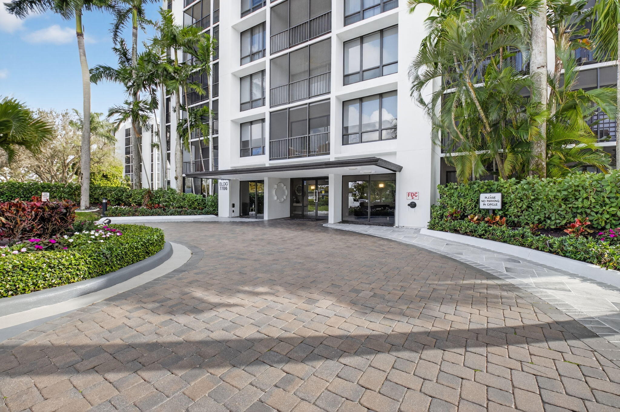 LAKEWOOD MID-RISE BOCA WEST - Residential