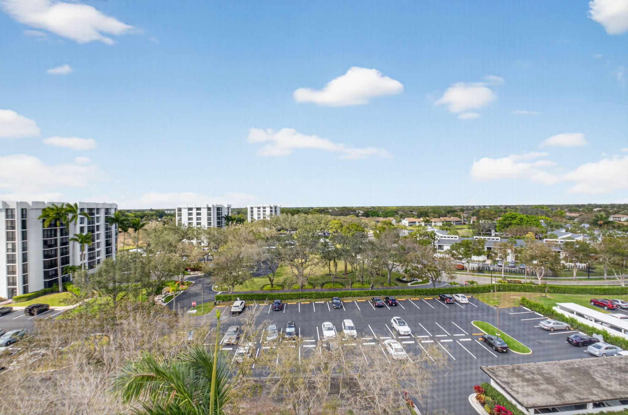 LAKEWOOD MID-RISE BOCA WEST - Residential