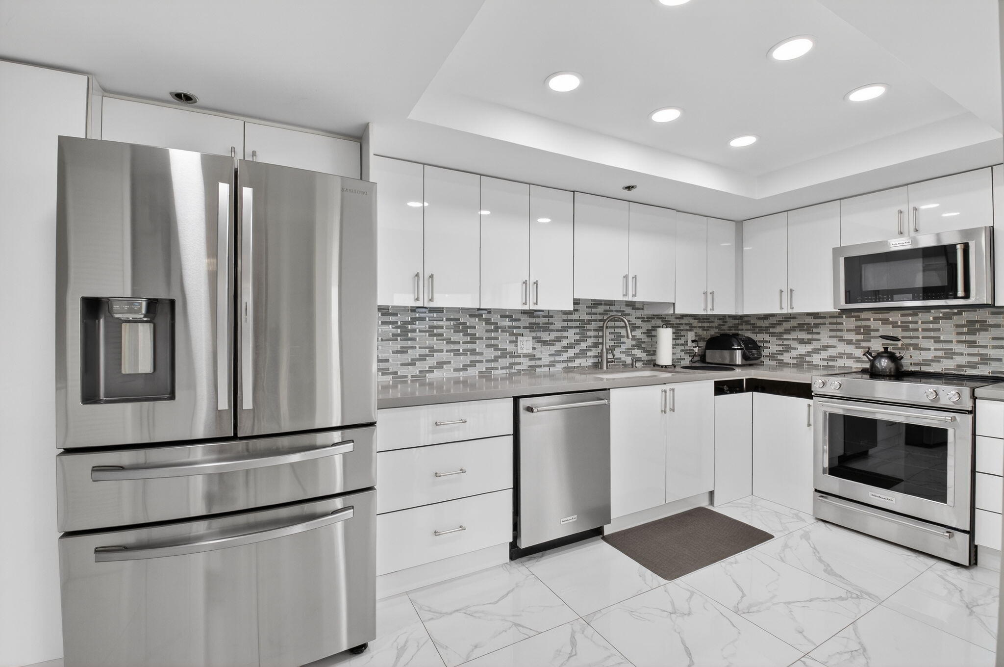 LAKEWOOD MID-RISE BOCA WEST - Residential