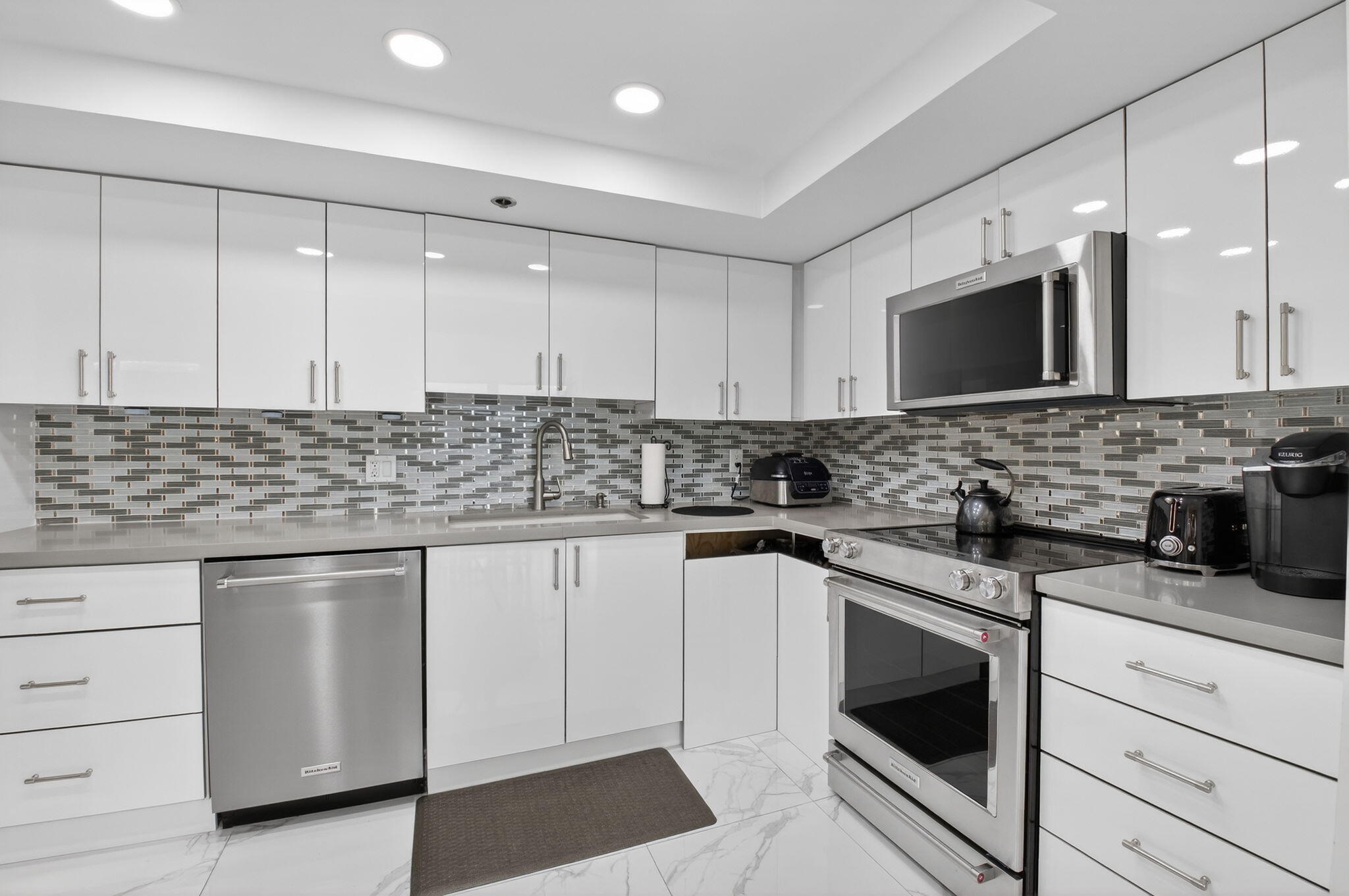 LAKEWOOD MID-RISE BOCA WEST - Residential