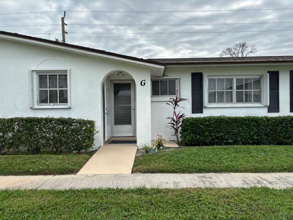Photo of 2936 Crosley Drive E #G, West Palm Beach, FL 33415 (MLS # B26031713)